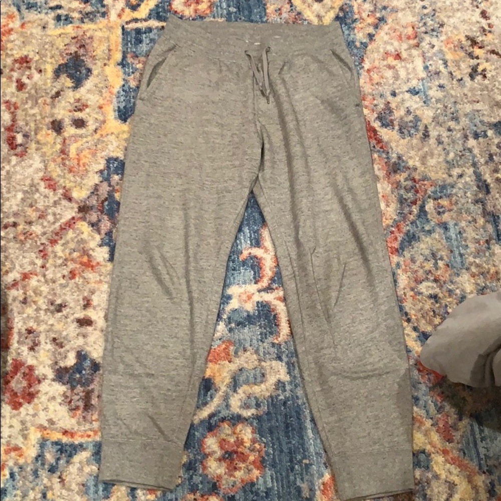 Uniqlo men’s gray joggers